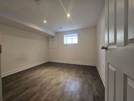 For Lease - 1078 Sawyer Avenue, Mississauga, Ontario - Photo 2