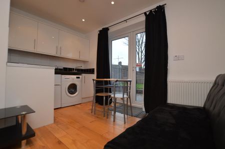 1 bedroom flat to rent - Photo 2