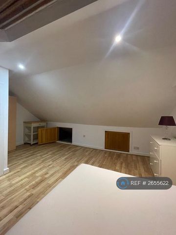 4 bedroom flat to rent - Photo 2