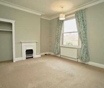 4 bedroom House To Let Total Size: 1450 SQ FT - Photo 6