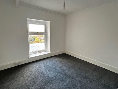 3 bedroom end of terrace house to rent - Photo 4
