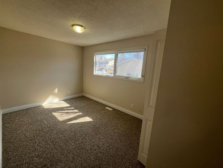 3 Bedroom Main Floor Suite in Haultain - Photo 3