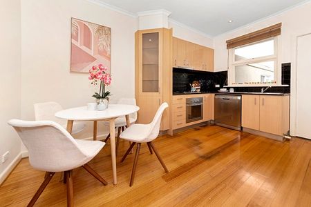 Bright and Spacious Villa Unit with Large North Facing Courtyard! - Photo 3