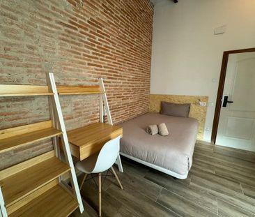 Travessera de Gràcia, Barcelona, Catalonia 08024 - Photo 6