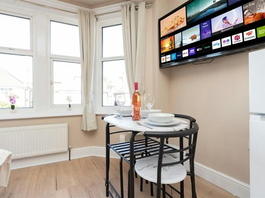 Studio flat to rent on - Photo 1