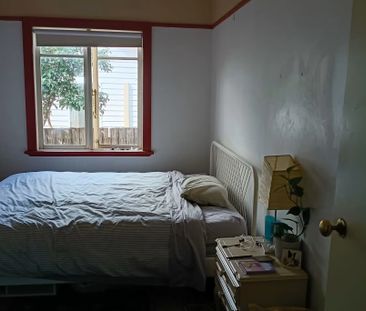 Preston - Photo 3