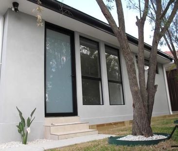 Brand-New Two Bedroom Granny Flat with Private Yard - Photo 1