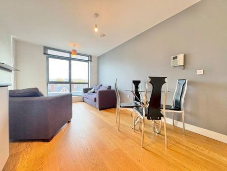 2 bedroom flat to rent - Photo 2