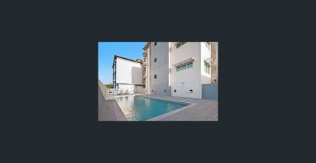 Modern 3 Bedroom Apartment with Castle Hill Views - Photo 2