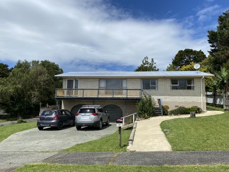 Sun-drenched Family Home - Kamo - Photo 5