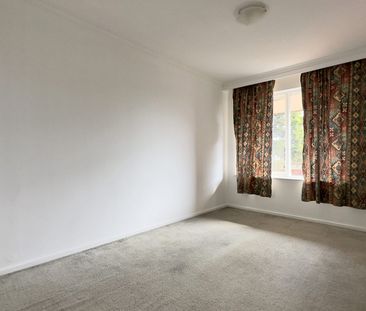 Freshly painted 2 bedroom flat - Photo 1