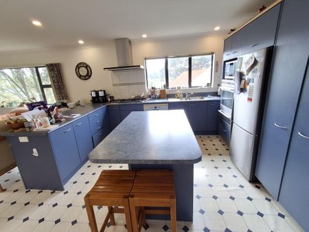 Sunny Family Home in Churton Park - Photo 5