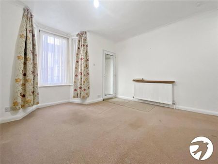 3 bedroom end of terrace house to rent - Photo 4