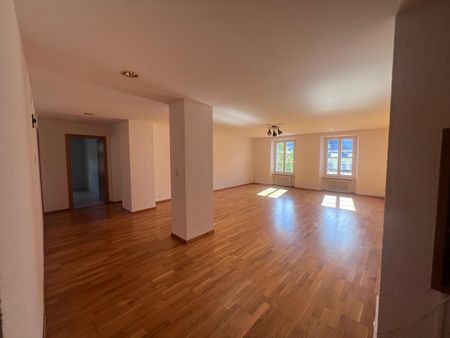 BEL APPARTEMENT 4.5 PCES AU COEUR DE LA VIEILLE VILLE - Photo 4