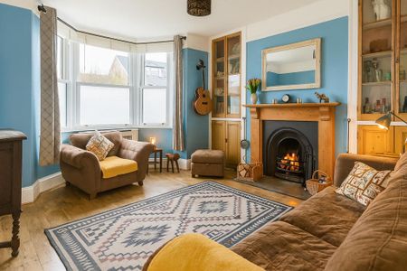 4 bedroom semi-detached house to rent - Photo 2