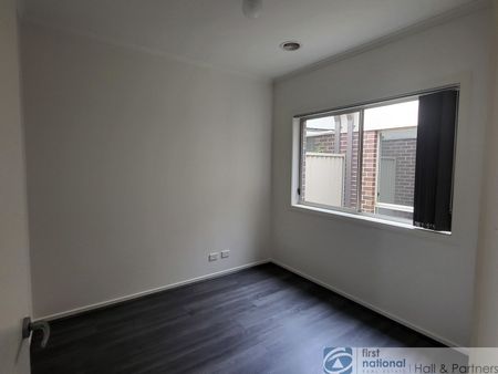 FAMILY LIVING - Photo 3