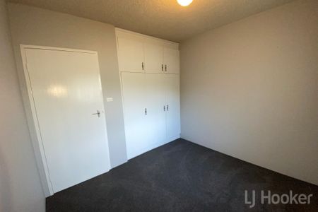 Spacious 2 Bedroom Unit - Photo 4