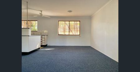 Neat & Tidy Family Home ! - Photo 2