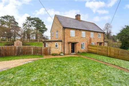 Newly decorated three-bedroom cottage in Elsfield - Photo 3