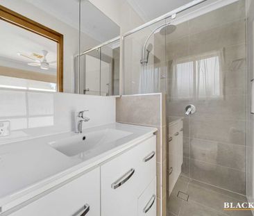 SPACIOUS, SINGLE LEVEL HOME - Photo 6