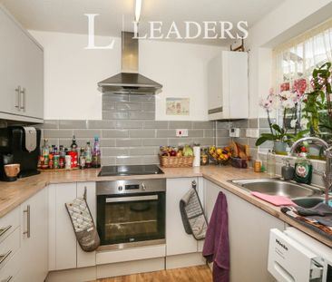 3 bedroom house to rent The Martells, Barton on Sea, New Milton, BH25 - Photo 2