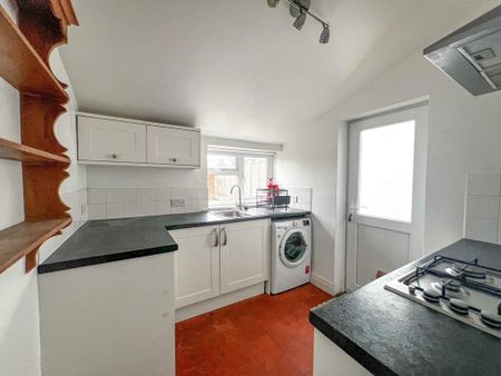2 bedroom terraced house to rent - Photo 2