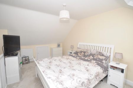 4 bedroom semi-detached house to rent - Photo 2