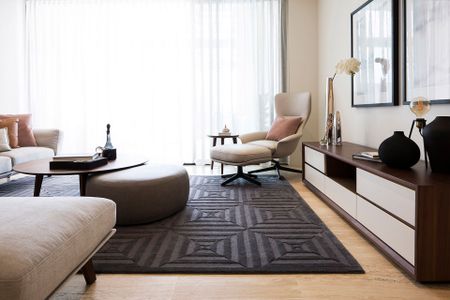 Beautiful 3-Bedroom Apartment with Water Views - Photo 2