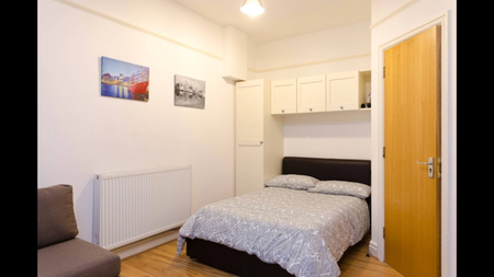 3 bedroom flat to rent - Photo 3