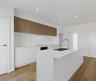 103 Modena Road, Fraser Rise VIC 3336 - House For Rent | Domain - Photo 5