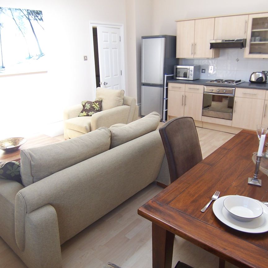 2 bedroom apartment to rent Royal Crescent Road, Southampton, Hampshire, SO14 - Photo 1