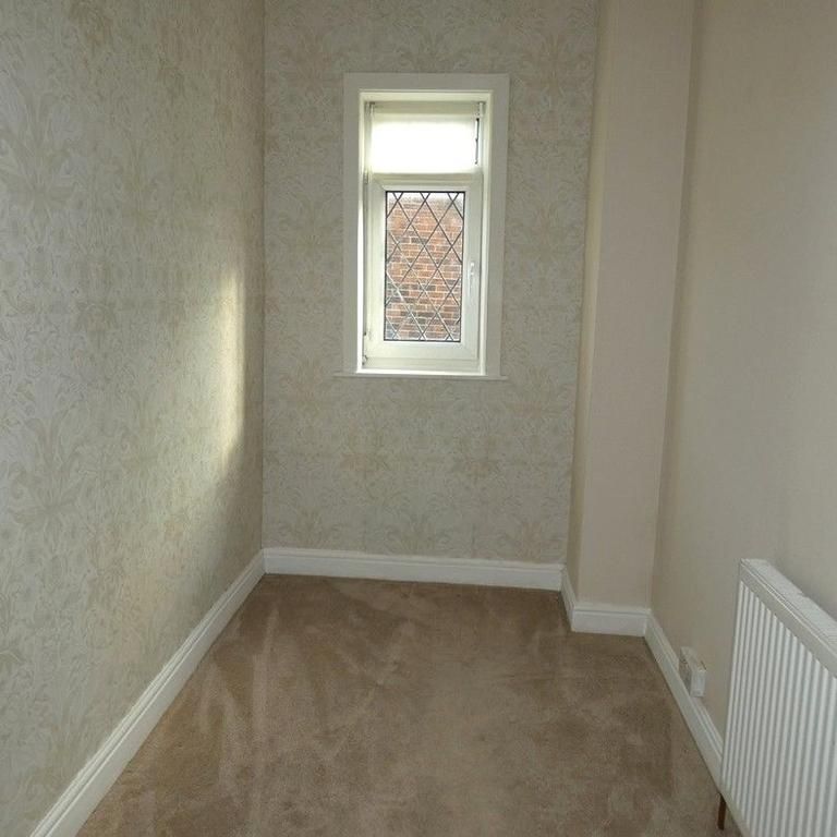 2 bedroom end of terrace house to rent - Photo 1