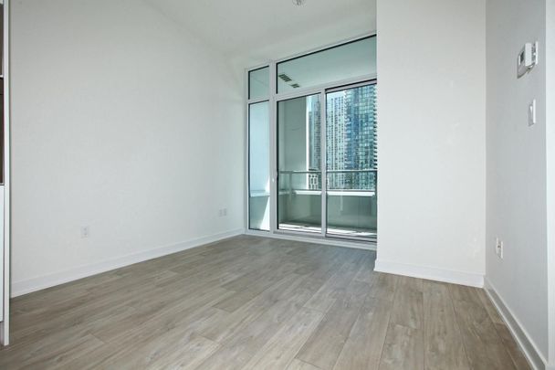 For Lease - 27 Bathrust Street Unit# 404W, Toronto, Ontario - Photo 1