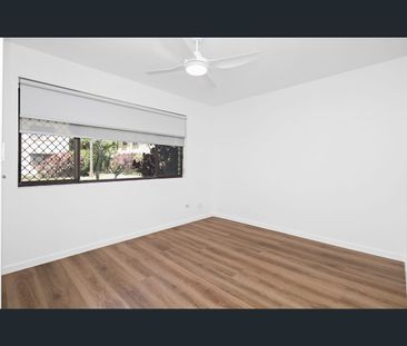 1/115 Frank Street, Labrador, Qld 4215 - Photo 4