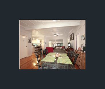 Charming Character Family Home in a Convenient Silkstone Location - Photo 2