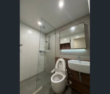 "Stunning Furnished 1 bedroom Plus Huge Study Room" - Photo 6