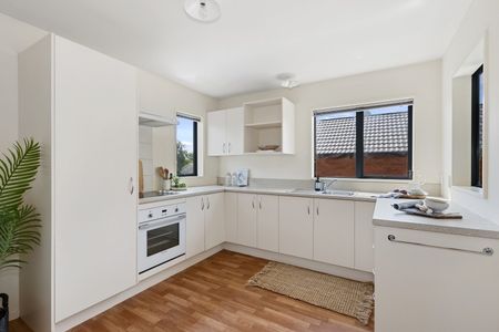 2 Bedroom Unfurnished Sunny Apartment - Photo 3