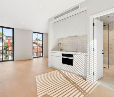 Newly Renovated Oversized Studio in a Prime Paddington Location - Photo 2