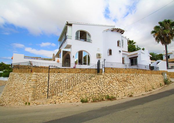Villa for rent Moraira walking distance to El Portet