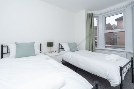 4 Bed Semi-Detached House, Albany Rd, SO15 - Photo 3