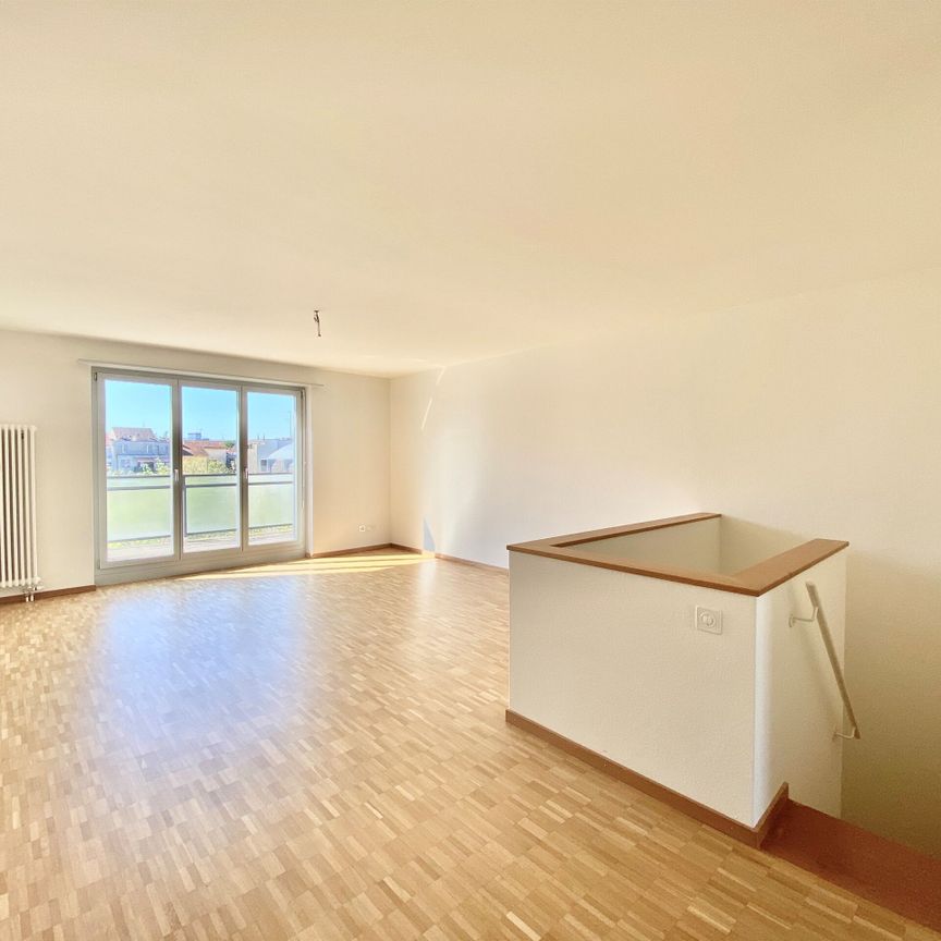 Generous duplex apartment is looking for a new tenant! - Photo 1