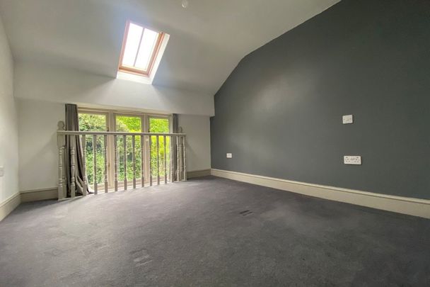 Blakeshall - Photo 1