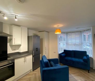 3 bedroom flat to rent - Photo 4