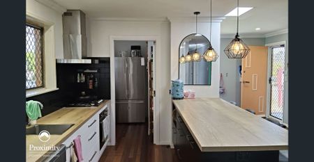 Short-Term Fully Furnished Home - Photo 5