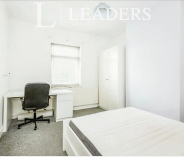 4 bedroom house to rent Mellard Street, Newcastle, ST5 - Photo 1