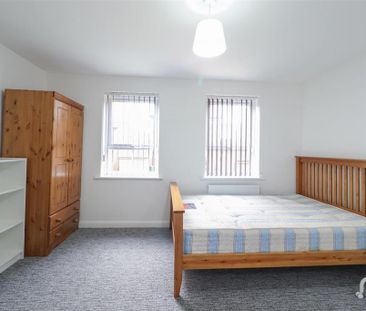 4 bedroom terraced house to rent - Photo 4