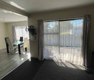 Charming 3BR Home in Whakatane - Photo 5