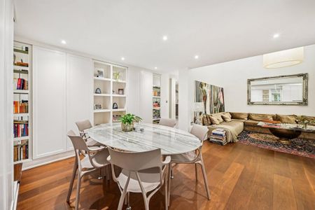 2 bedroom mews to rent - Photo 3