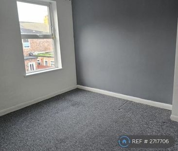 2 bedroom end of terrace house to rent - Photo 4