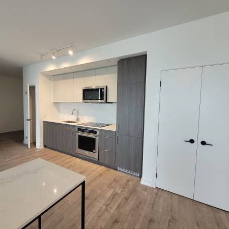 Brand-New, Spacious 2-Bed + Den, 2-Bath in Port Credit! (Missinihe) - Photo 3